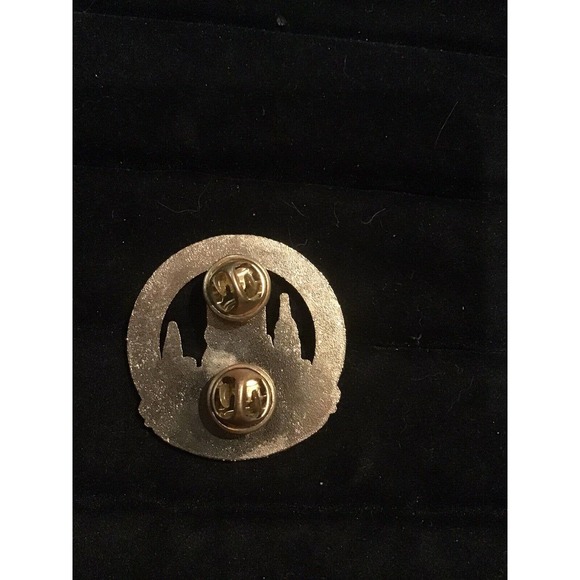 WTC World Trade Center A Decade Of Remembrance 2001-2011 Pin Firefighter - Picture 3 of 4